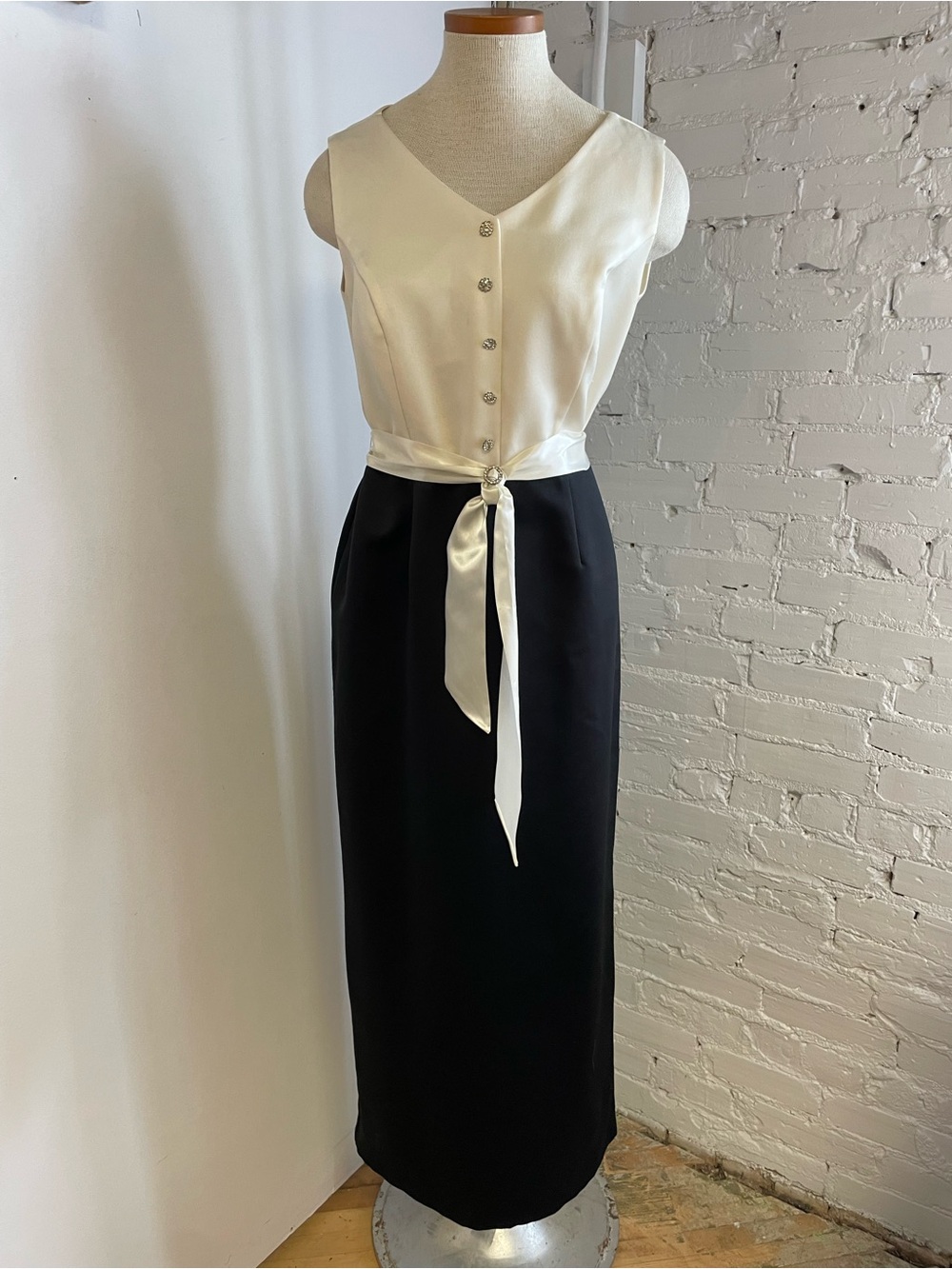 Alfred Sung Classic Ivory/Black How. With Rhinestone Details
